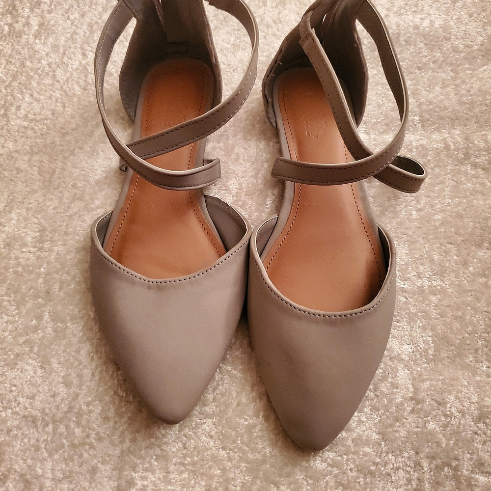 FINAL LOWEST PRICE Beautiful Pale Blue/Gray Flats - Picture 4 of 8